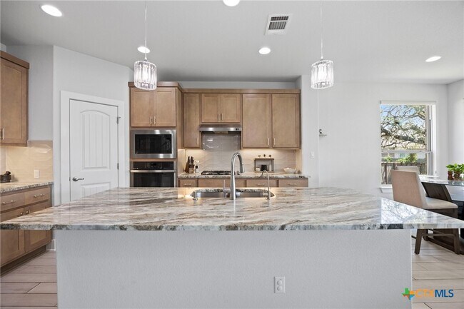 Building Photo - 1112 Lickety Ln
