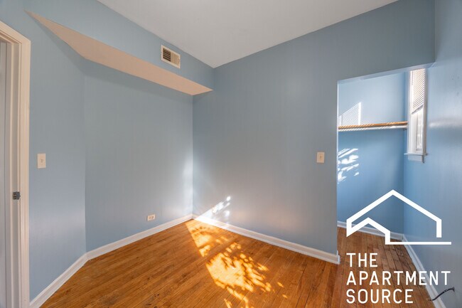 Building Photo - 4058 W Congress Pkwy