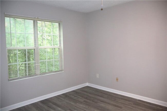 Building Photo - 308 Mill Pond Ct SE