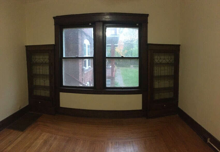 DiningRoom 16x14 - 15518 Clifton Blvd