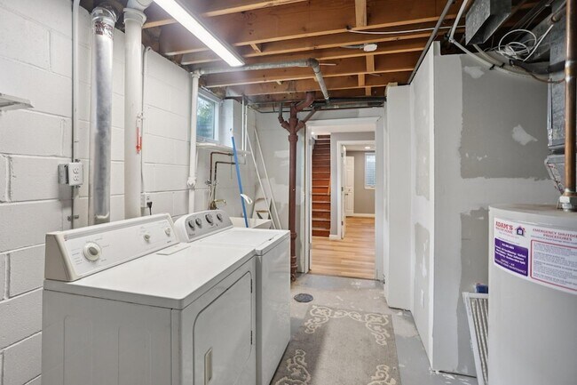 Building Photo - 3705 Colorado Ave S