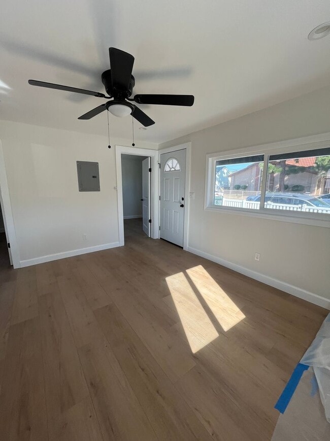 Building Photo - Beautifully Remodeled 2 Bed / 1 Bath Home in Orange
