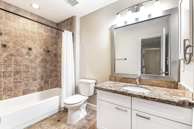 Building Photo - 803 Chisel Point Dr