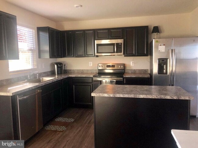Building Photo - 2896 Farzi Cir