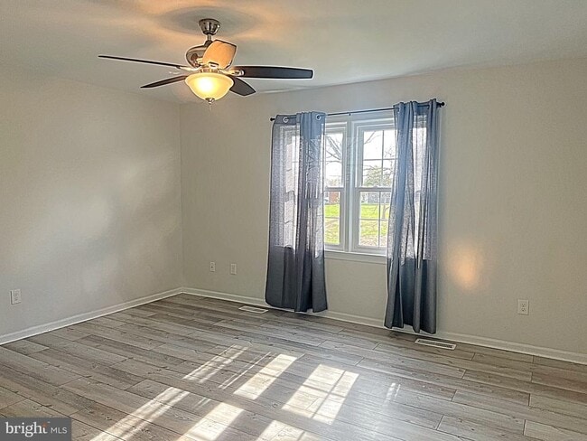 Building Photo - 17447 Pelham View Dr