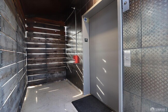 Building Photo - 6105 San Pablo Ave