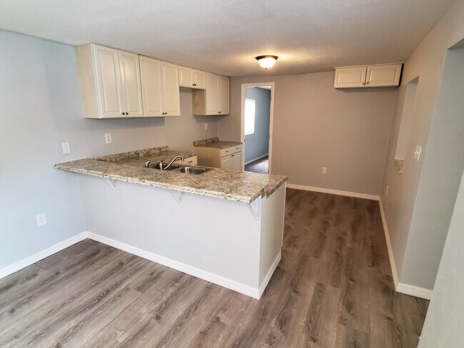 Building Photo - 1871 Cactus Ct