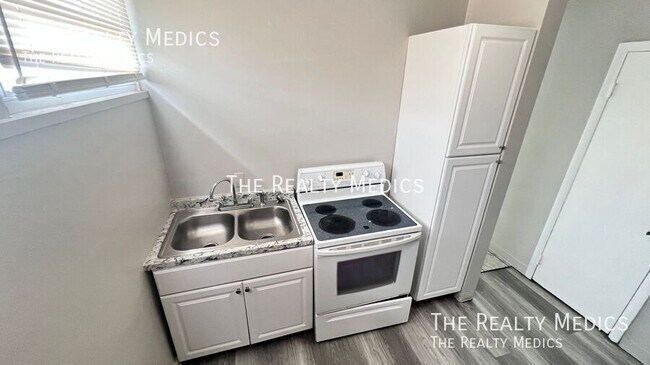 Building Photo - 1010 N Fiske Blvd