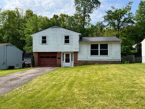 Building Photo - Nice 3 bedroom bi level with garage