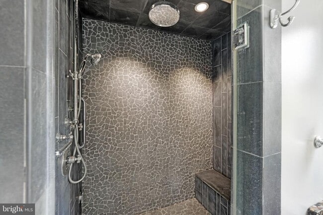 Building Photo - 9884 River Chase Way