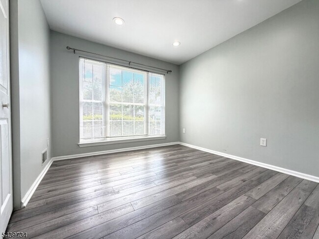 Building Photo - 511 Dunn Cir