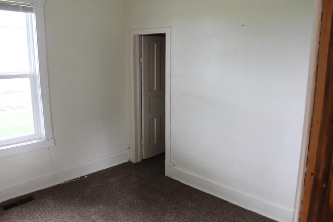 Building Photo - 707 W Main St