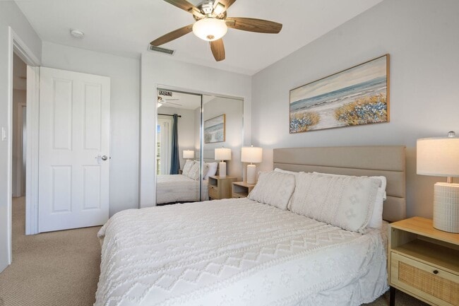 Building Photo - Modern Island Living | AC, W/D, Garage, Wo...