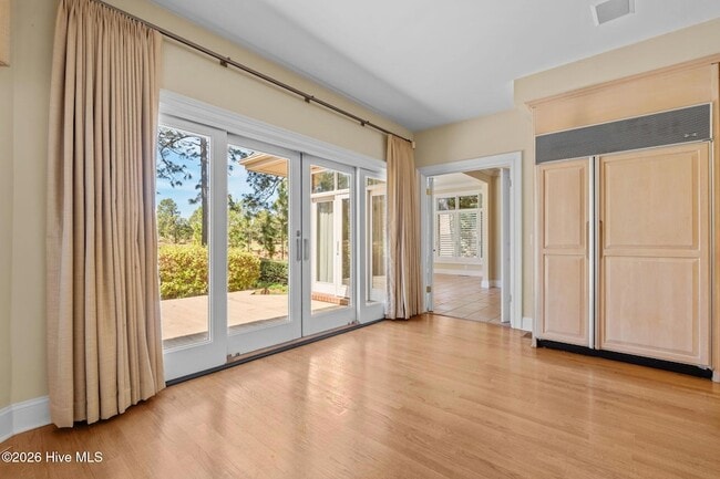 Building Photo - 50 Oak Meadow Rd