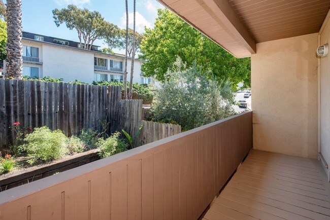 Building Photo - 2 BED/1.5 BATH ON THE MESA!!!