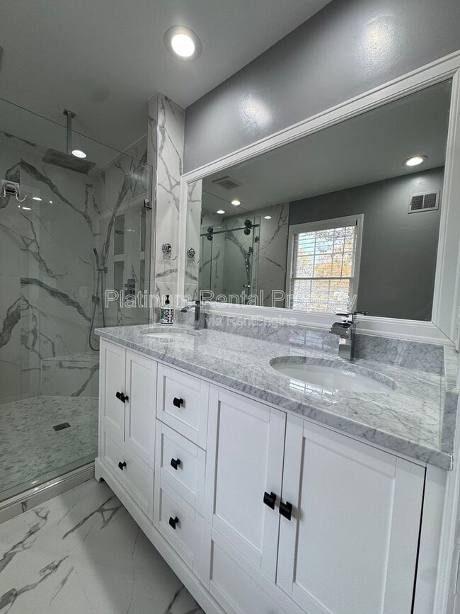 Building Photo - 4007 Shady Cir NW