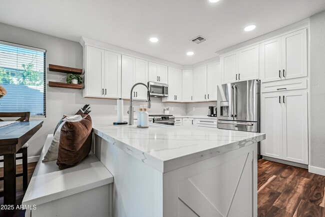 Building Photo - 3156 E Country Shadows St