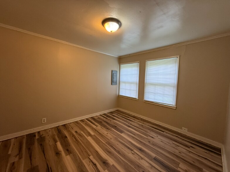 Building Photo - 4041 E Whitney Ln
