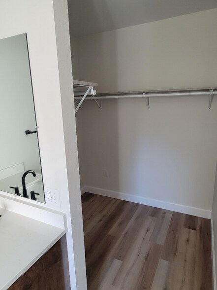 Building Photo - 504 Brian St