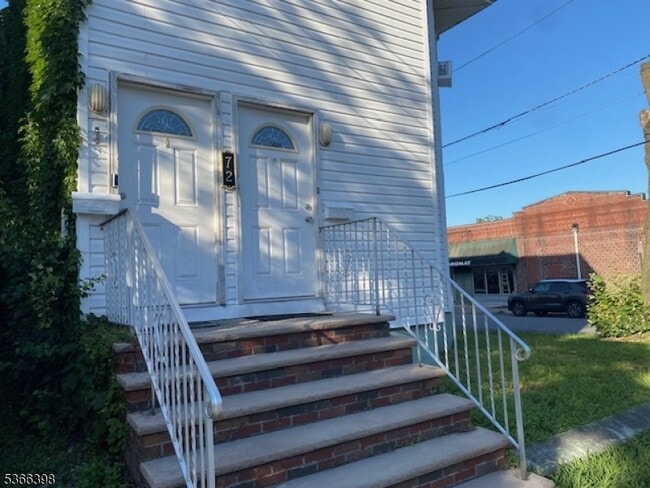 Building Photo - 72 Union Ave
