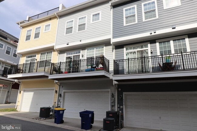 Building Photo - 6041 Maple Hill Rd