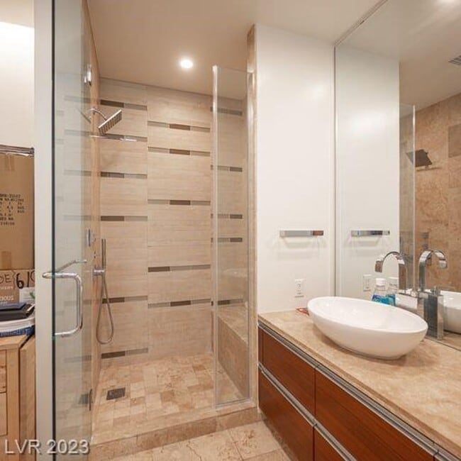 Building Photo - Beautiful Luxury High Rise Rental on Vegas Strip