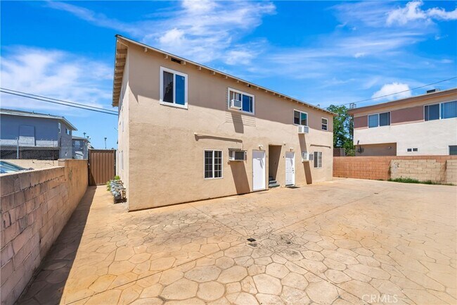 Building Photo - 6827 Simpson Ave