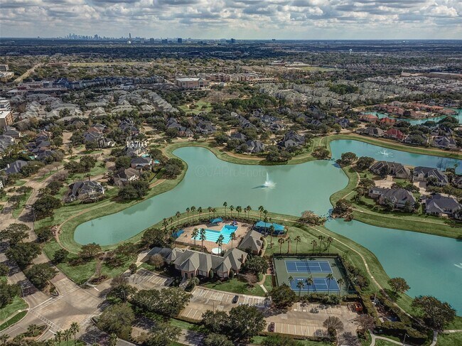 Building Photo - 13703 Lakeshore Way Cove