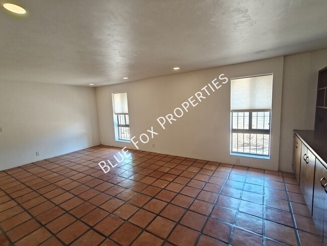 Building Photo - 2781 W Calle Carapan