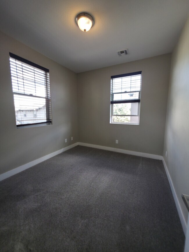 Building Photo - 2522 W Cripple Creek Dr