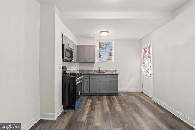 Building Photo - 540 46th St