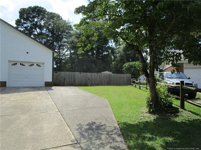Building Photo - 2120 Lothbury Dr