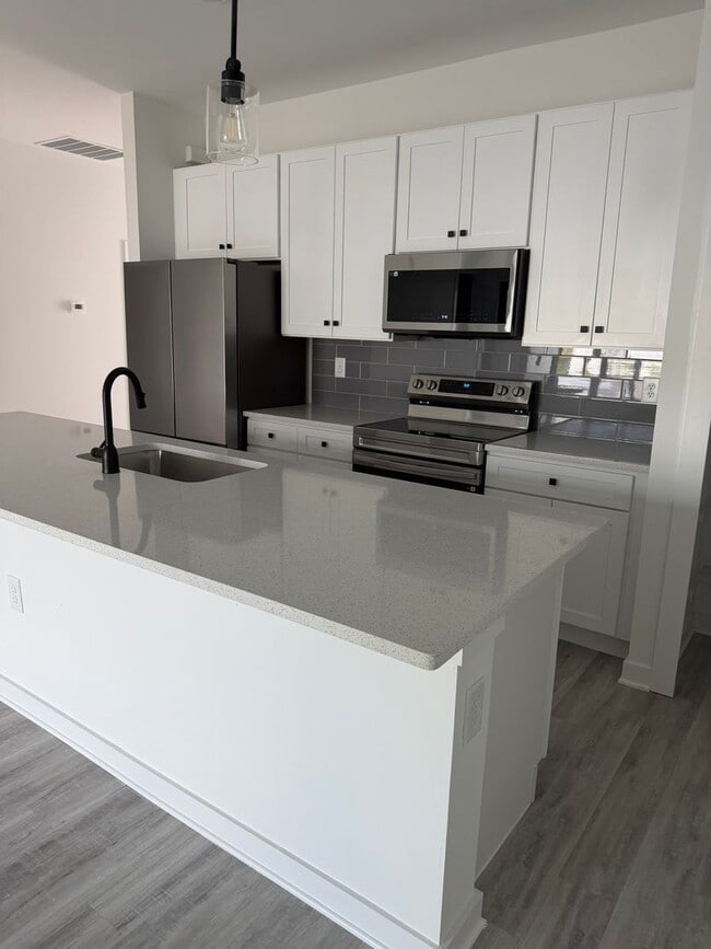 Building Photo - 4617 27th St SW