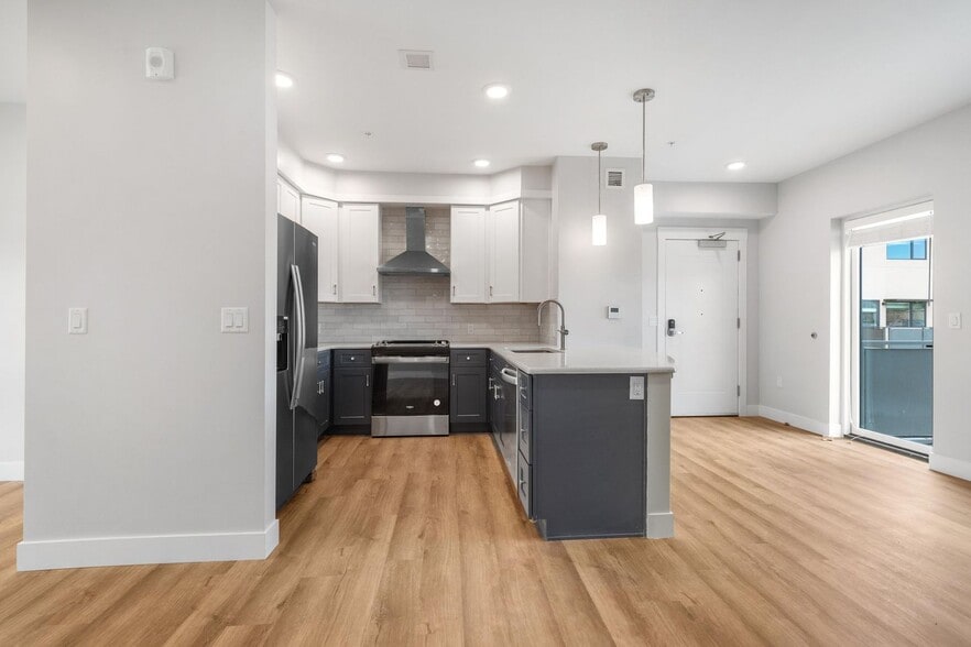 Building Photo - 903 Main St