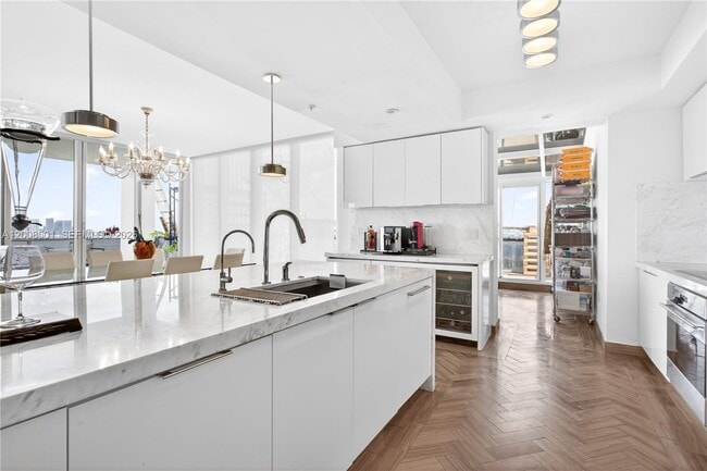 Building Photo - 1900 Sunset Harbour Dr