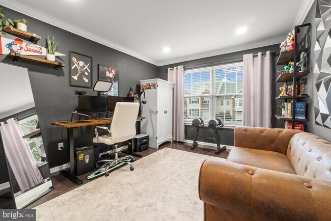 Building Photo - 221 Lookout Pl