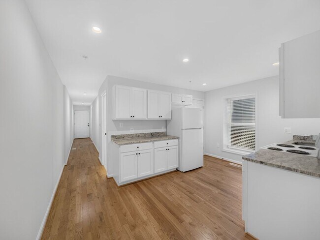 Building Photo - 3214 Dubois Pl SE