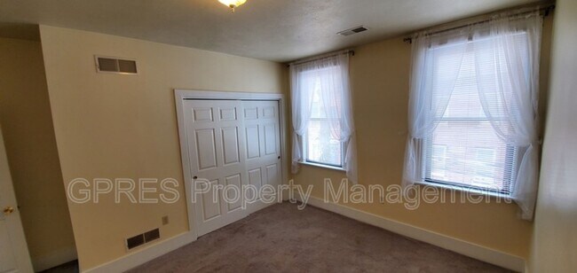 Building Photo - 1109 Goettmann St