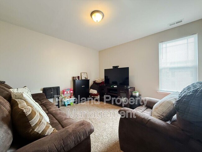 Building Photo - 3935 Standardbred Dr