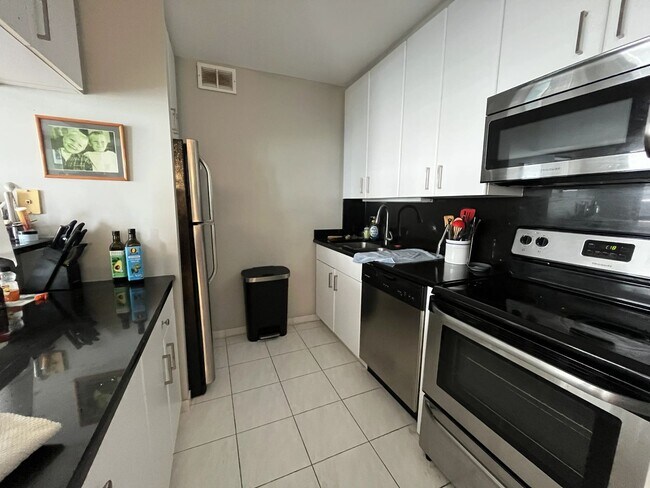 Building Photo - 1313 N Ritchie Ct