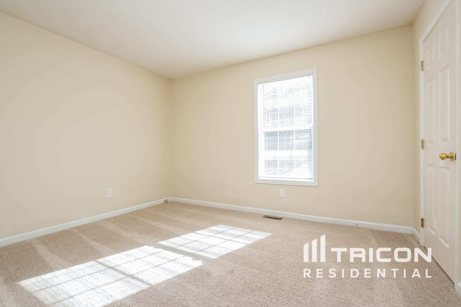 Building Photo - 1601 Larkwood Dr