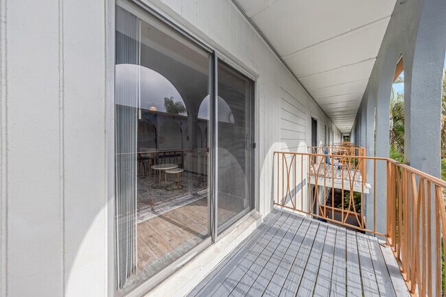 Building Photo - 4307 W Kennedy Blvd