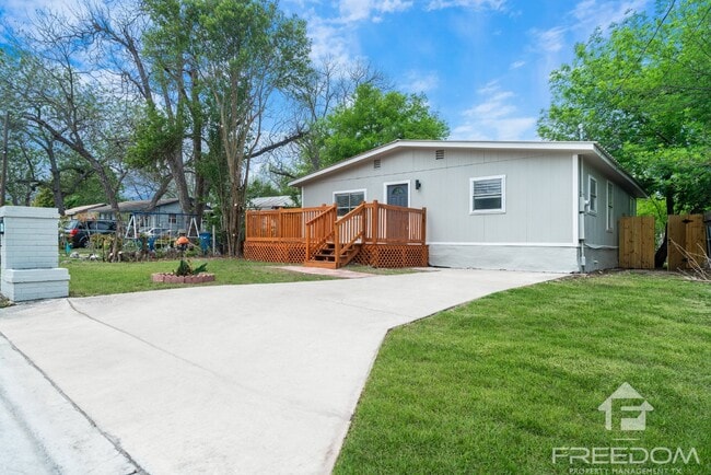 Building Photo - 1824 Katy St