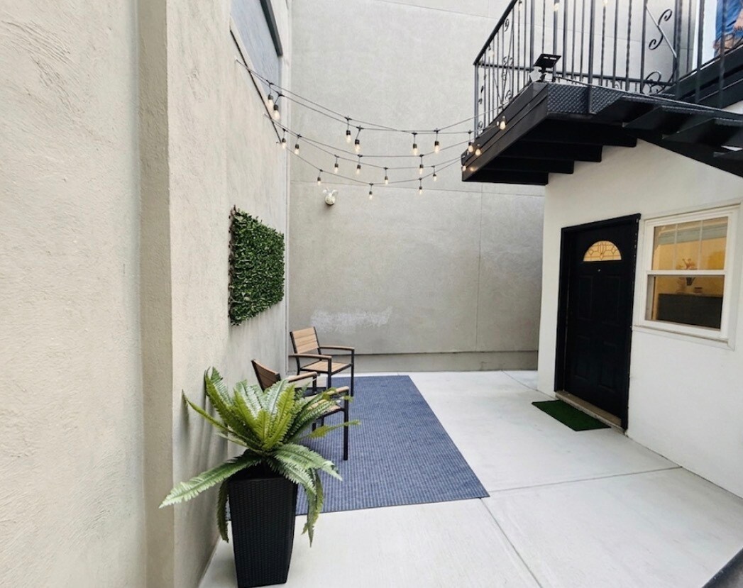 Courtyard - 2504 E York St