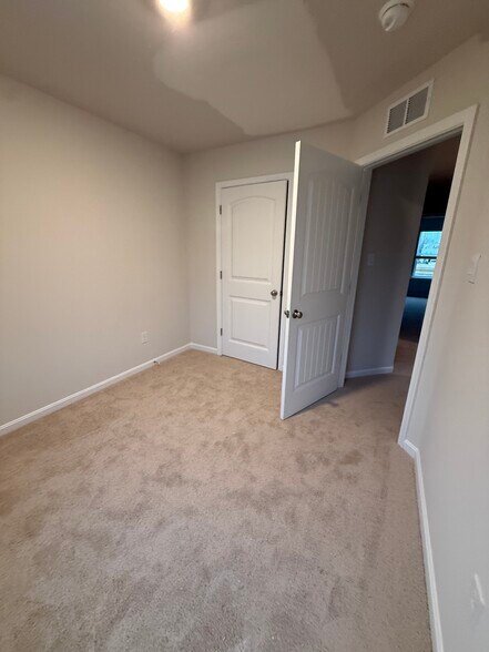 Building Photo - 10958 Farmerfield St