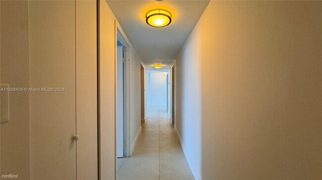 Building Photo - 3 br, 2 bath House - 1000 Parkview Dr Apt 415