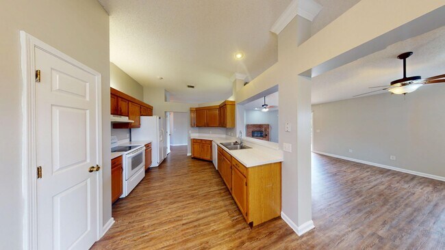 Building Photo - 3Bed/ 2Bath Home - Available Now!