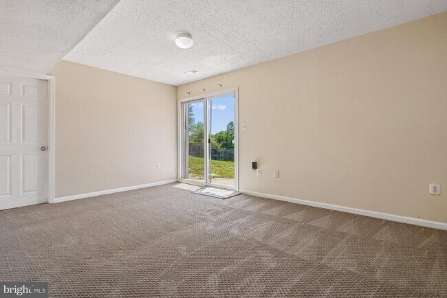 Building Photo - 14677 Cloverdale Rd