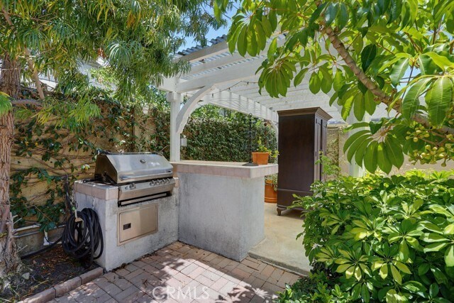 Building Photo - 2705 E Jacaranda Ave