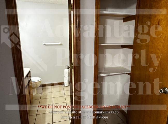 Building Photo - Charming 2 Bed, 1 Bath Duplex located in the heart of Conway, AR